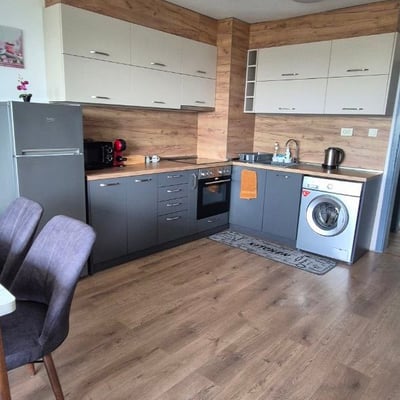 Vermietung einer geräumigen 4-Zimmer-Wohnung mit Meerblick, Stadtteil Chaika, Varna, Bulgarien